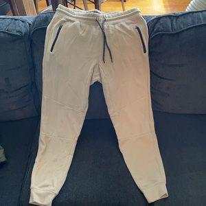 Brooklyn Cloth Men’s Lightweight Joggers, beige